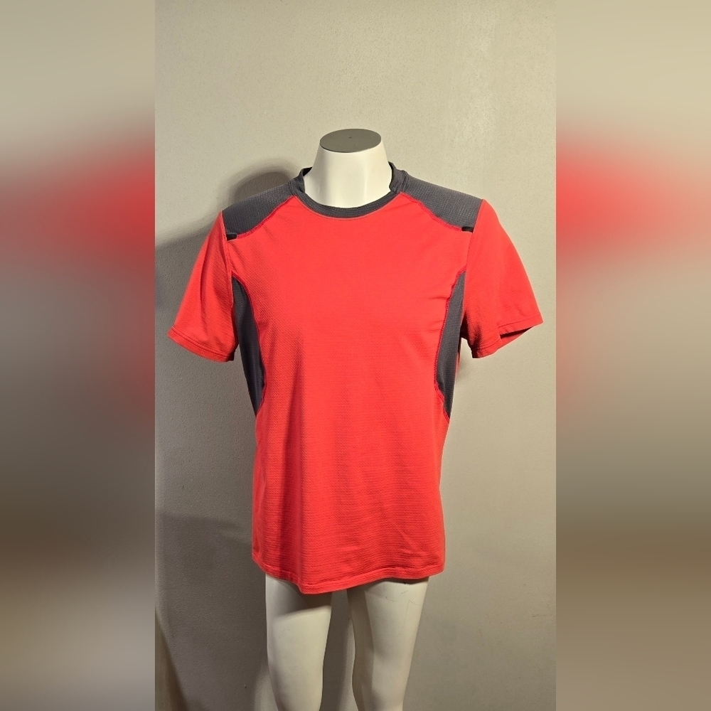 Lululemon Red & Grey Short Sleeve Rear Zip Pocket Training Shirt Men's Size Medi